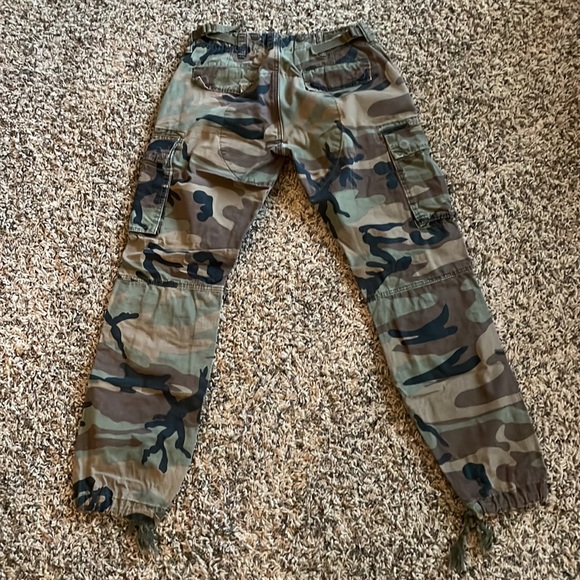 MNML Camo Cargo Pants - Picture 2 of 2